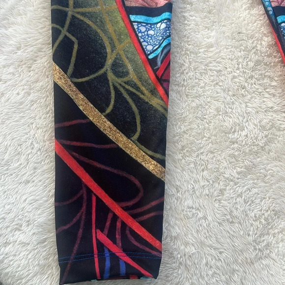 Art of One x Vision Lab Yoga Leggings Sz small
Original art by Derek Carpenter - Picture 6 of 16